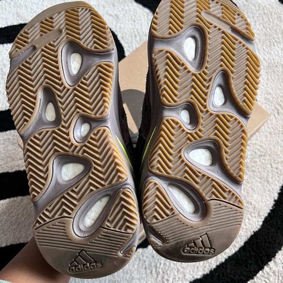 adidas Yeezy Boost 700 Mauve - Picture 8 of 13